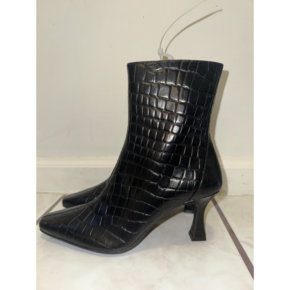 NWOB‎ Gianni Bini Ankle Boots Croc-embossed Leather Boots Size 6.5